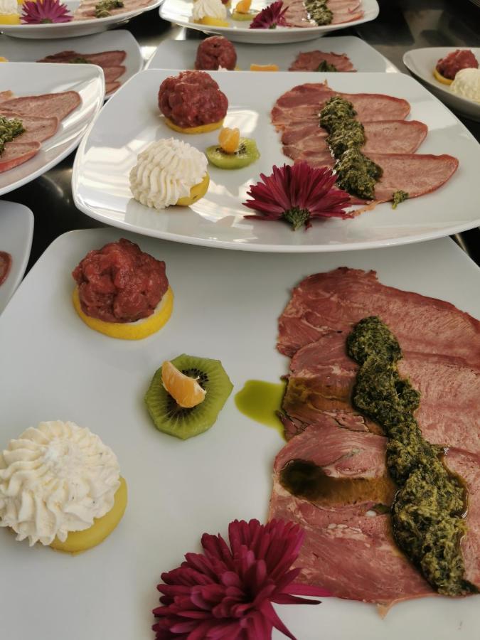 Albergo Ristorante Centro Vico Canavese Екстериор снимка