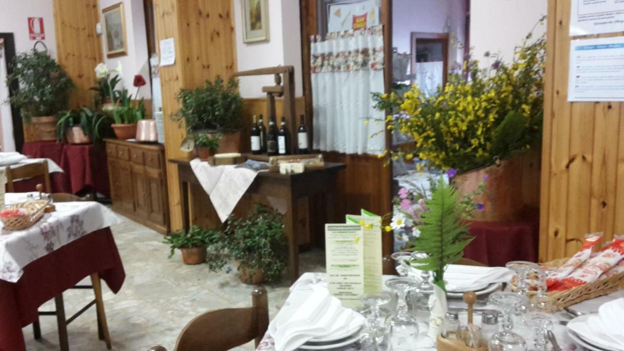 Albergo Ristorante Centro Vico Canavese Екстериор снимка