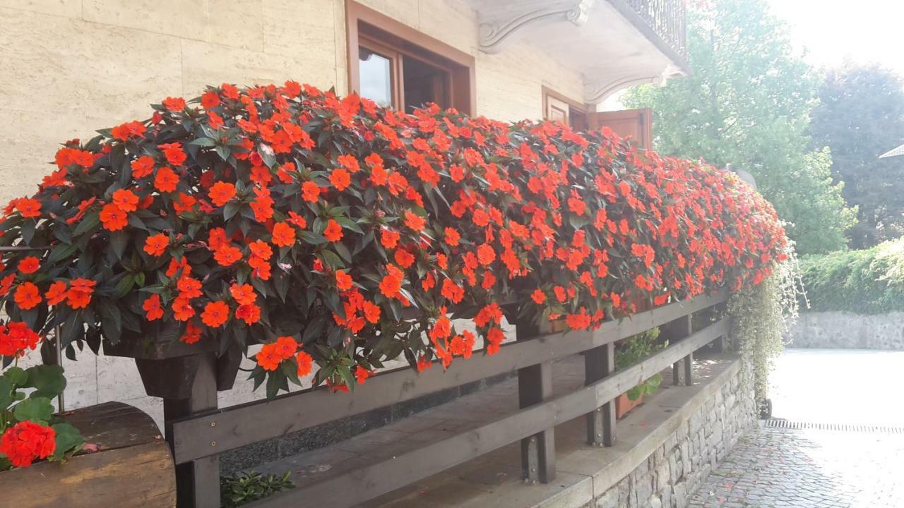 Albergo Ristorante Centro Vico Canavese Екстериор снимка