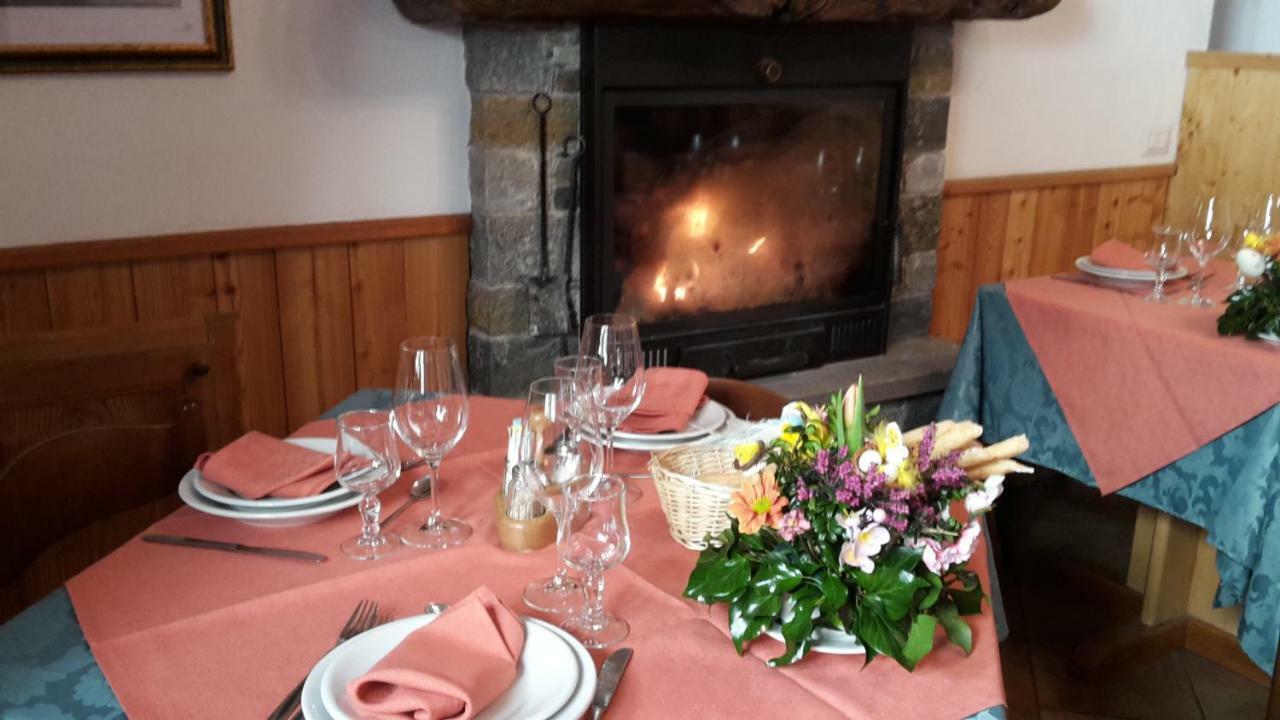 Albergo Ristorante Centro Vico Canavese Екстериор снимка