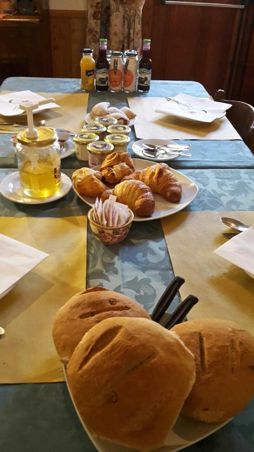 Albergo Ristorante Centro Vico Canavese Екстериор снимка