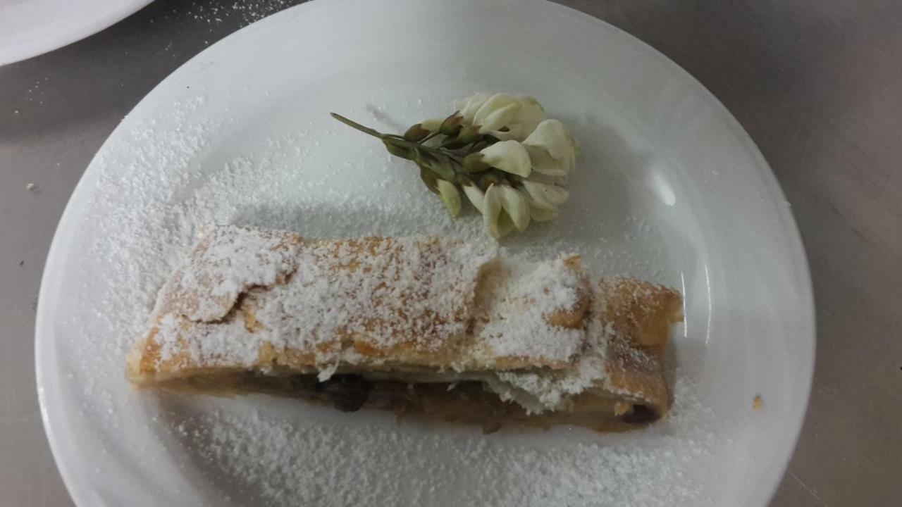 Albergo Ristorante Centro Vico Canavese Екстериор снимка