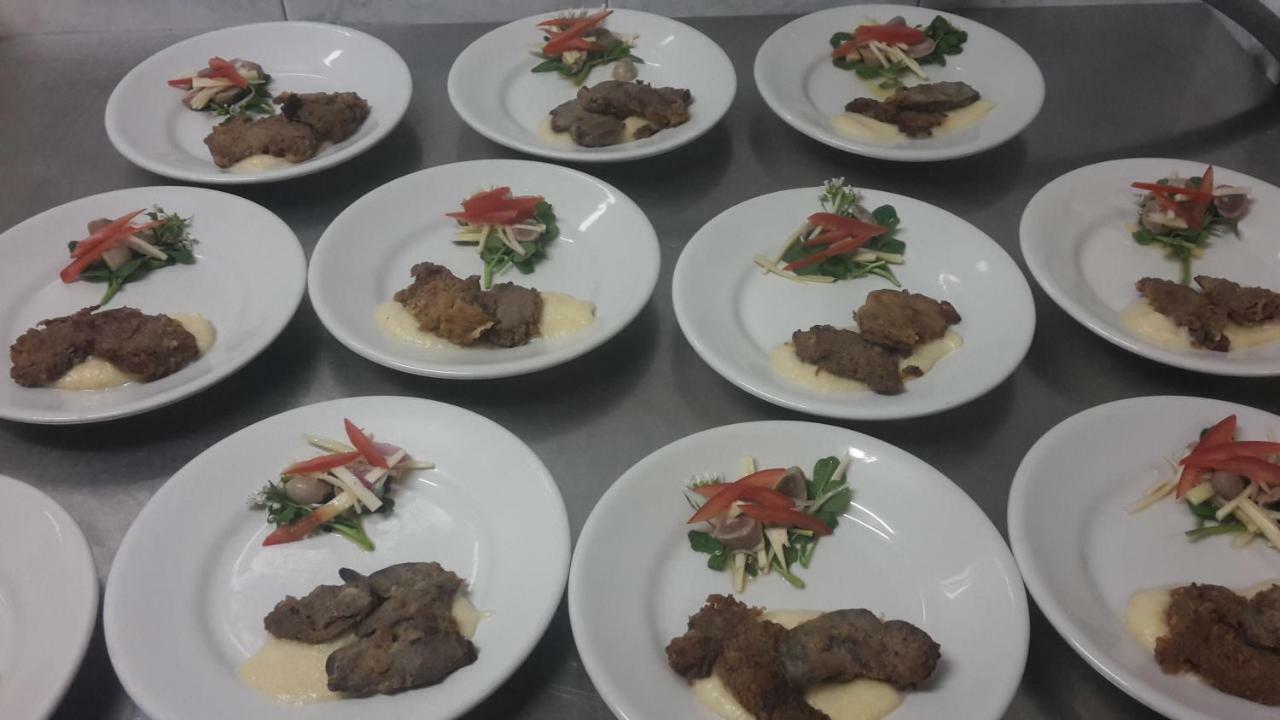 Albergo Ristorante Centro Vico Canavese Екстериор снимка