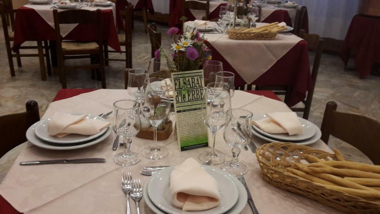 Albergo Ristorante Centro Vico Canavese Екстериор снимка
