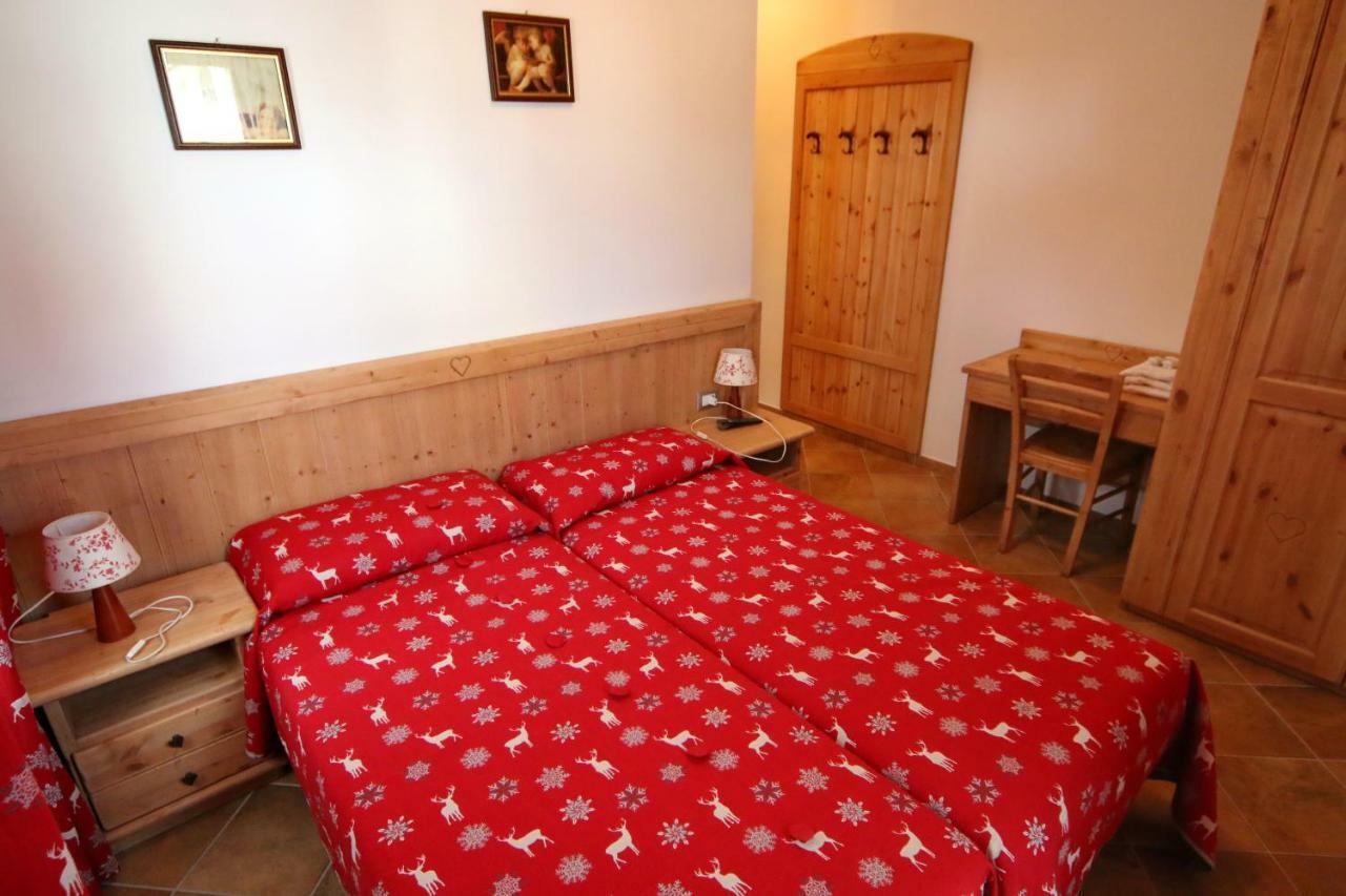 Albergo Ristorante Centro Vico Canavese Екстериор снимка
