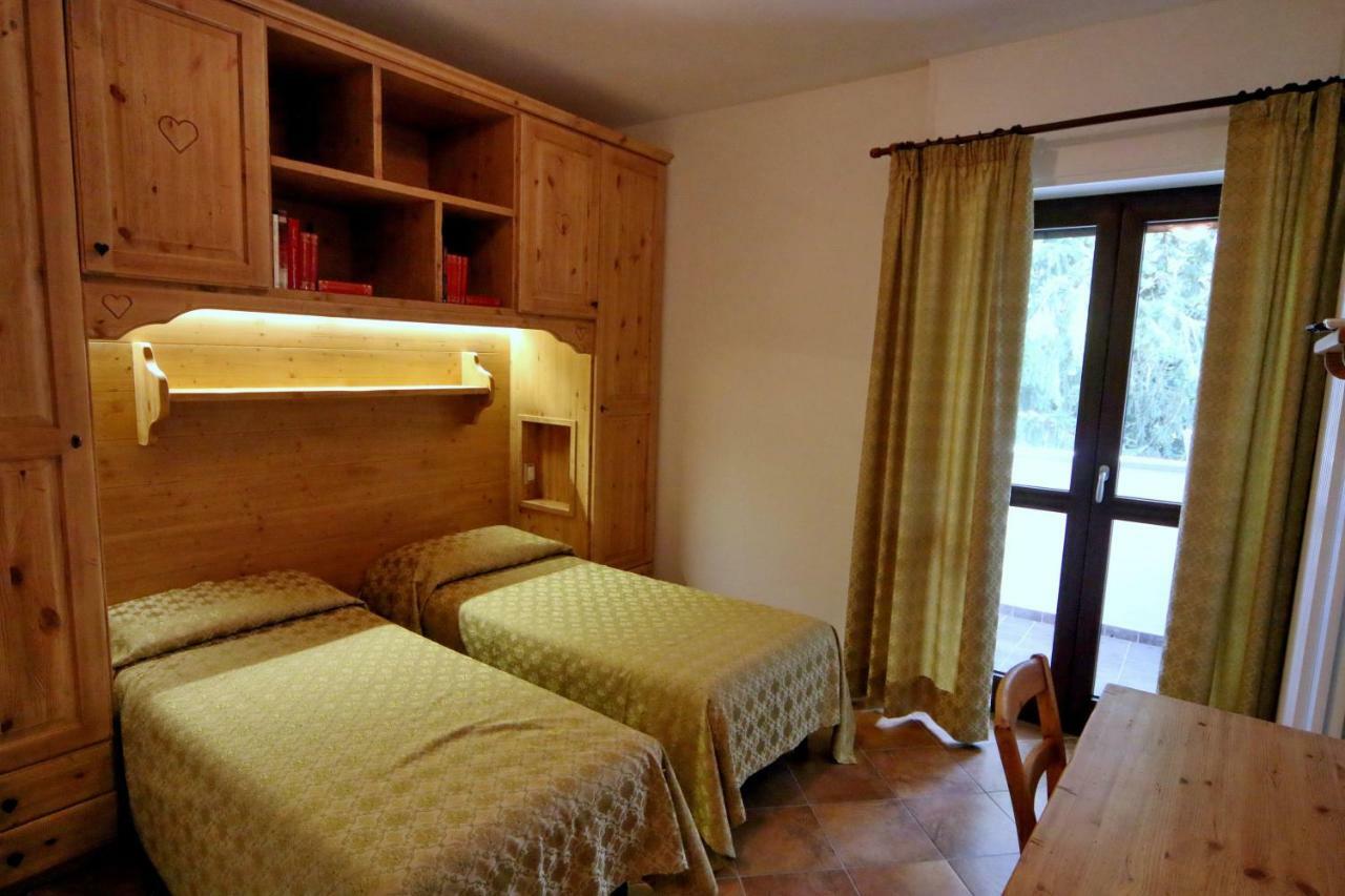 Albergo Ristorante Centro Vico Canavese Екстериор снимка