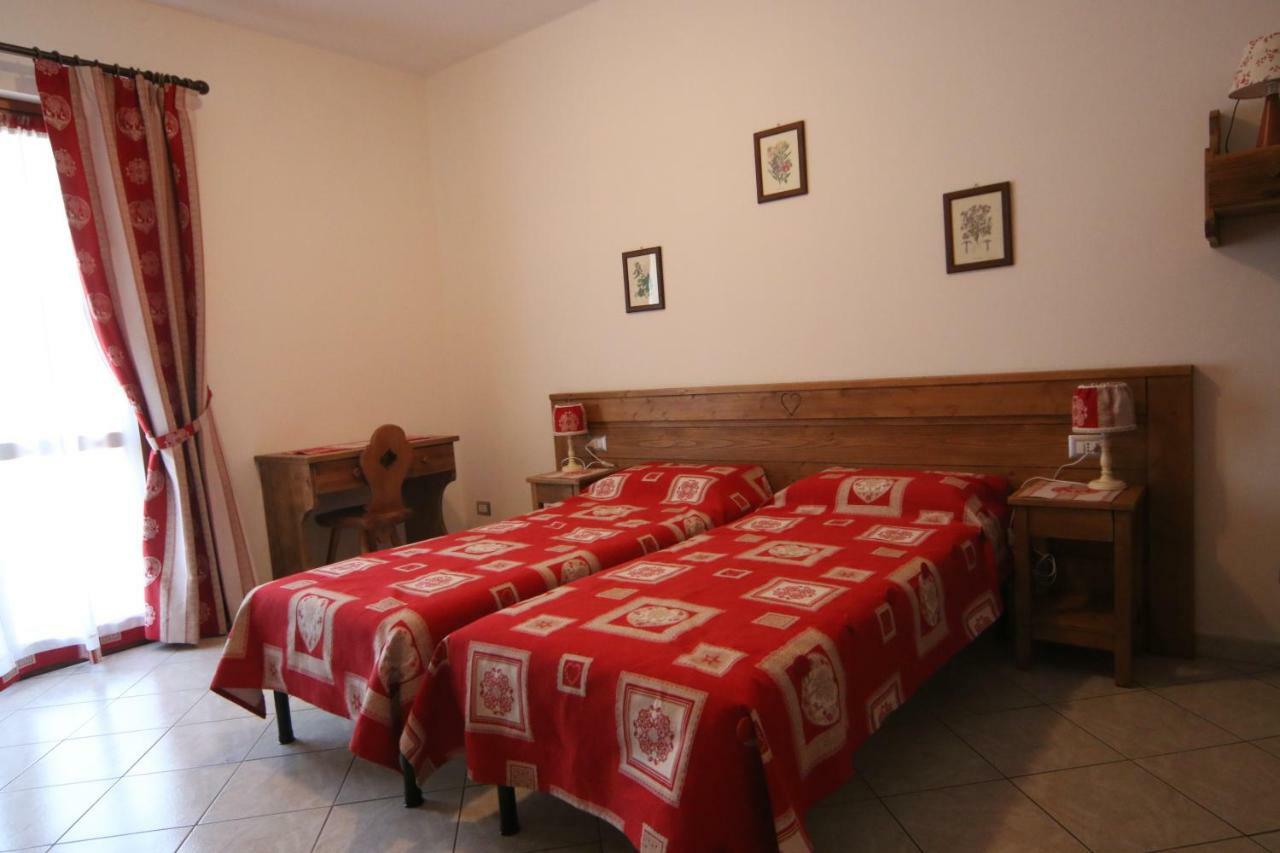 Albergo Ristorante Centro Vico Canavese Екстериор снимка